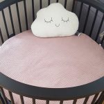 rond boxkleed in stippen print met roze wafelstof